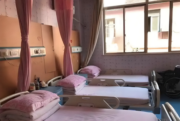深户超生入户_53岁朱茵住山里开破车？ 攀枝老院花豪华养好哪个